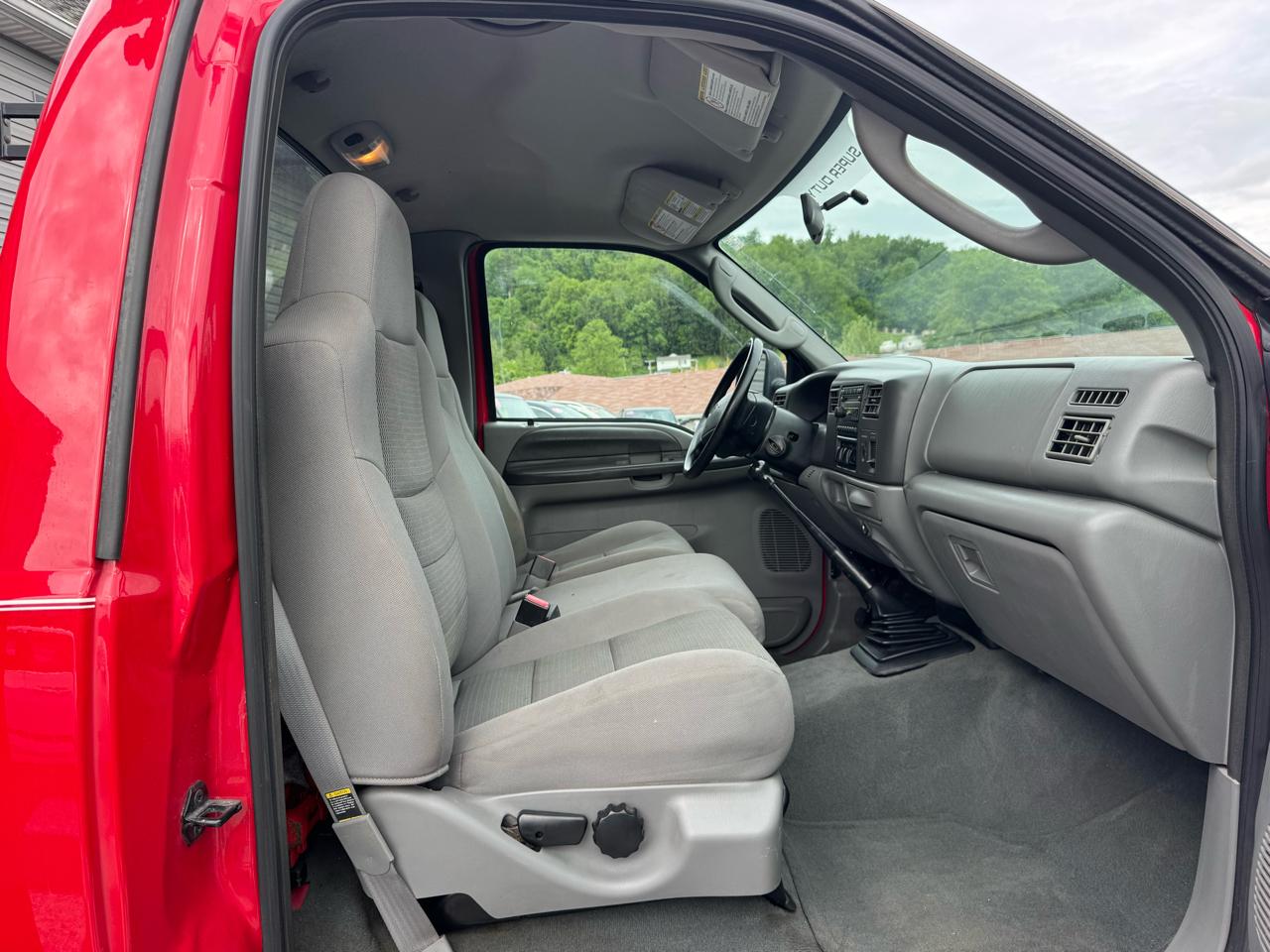Ford Super Duty F-450 DRW Reg Cab 141" WB 60" CA XLT 2004