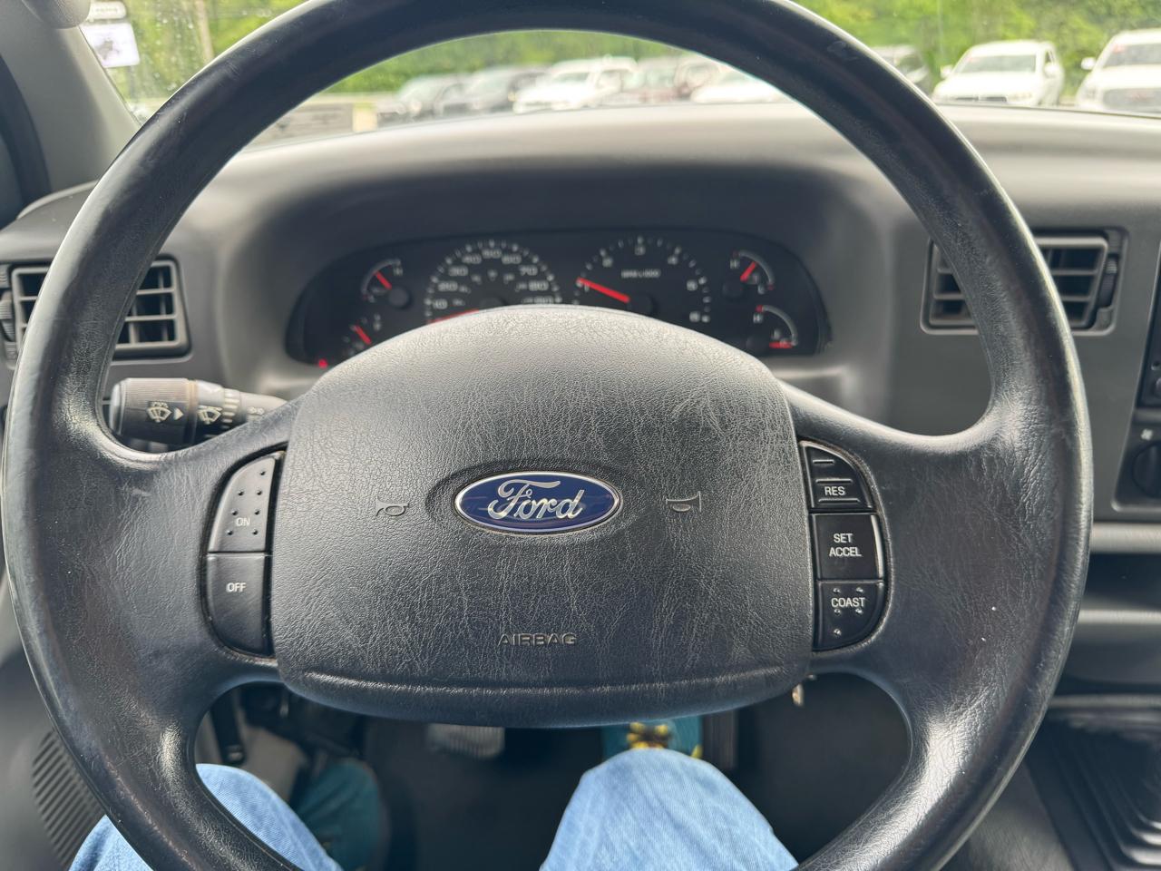 Ford Super Duty F-450 DRW Reg Cab 141" WB 60" CA XLT 2004