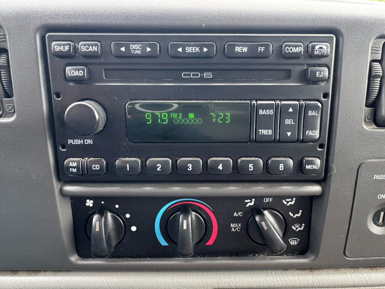 Ford Super Duty F-450 DRW Reg Cab 141" WB 60" CA XLT 2004