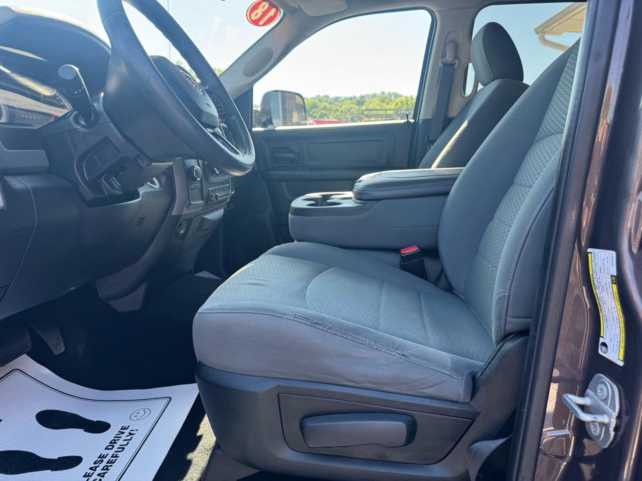 RAM 2500 Tradesman 4x4 Crew Cab 6'4" Box 2018