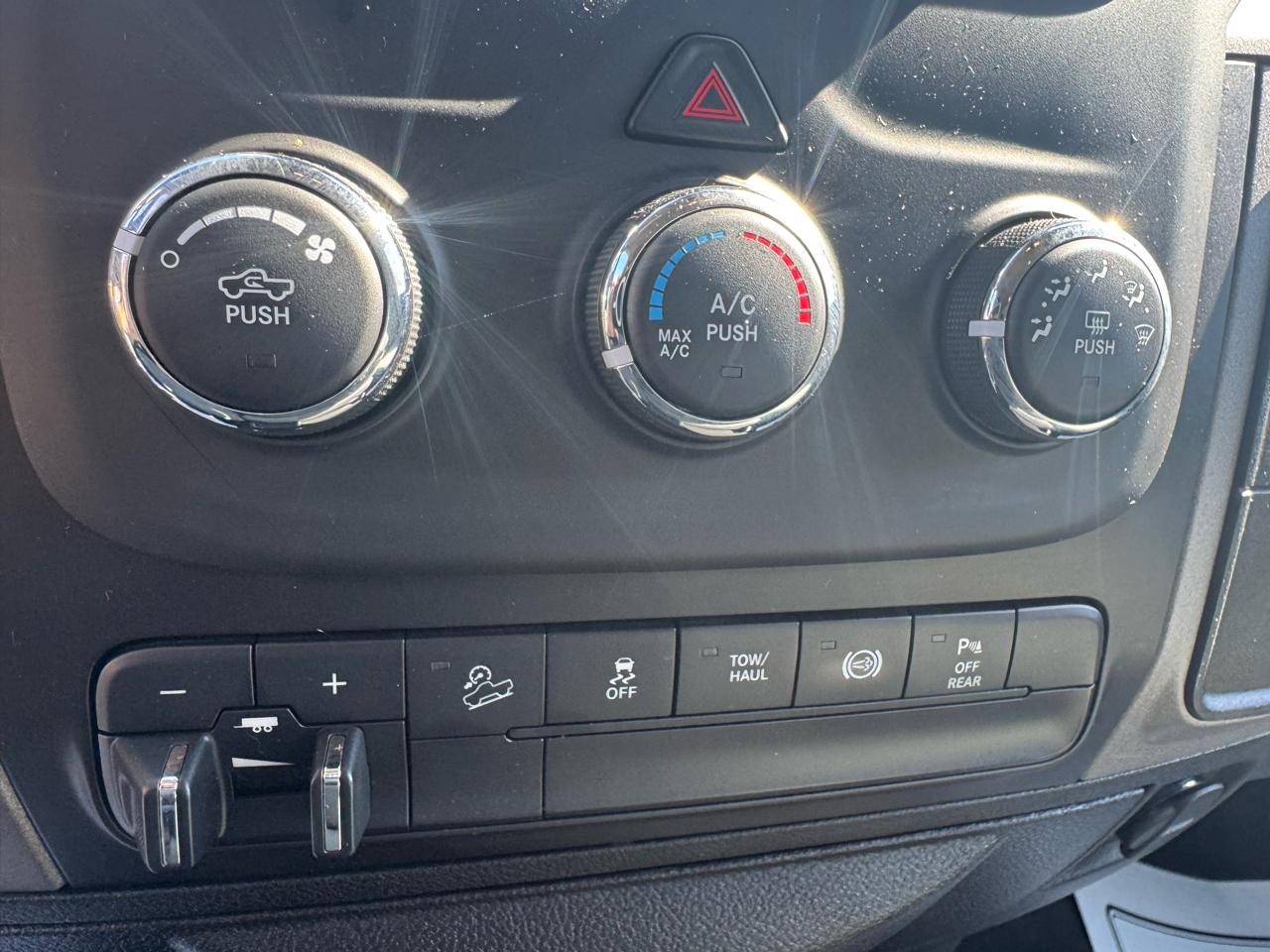 RAM 2500 Tradesman 4x4 Crew Cab 6'4" Box 2018