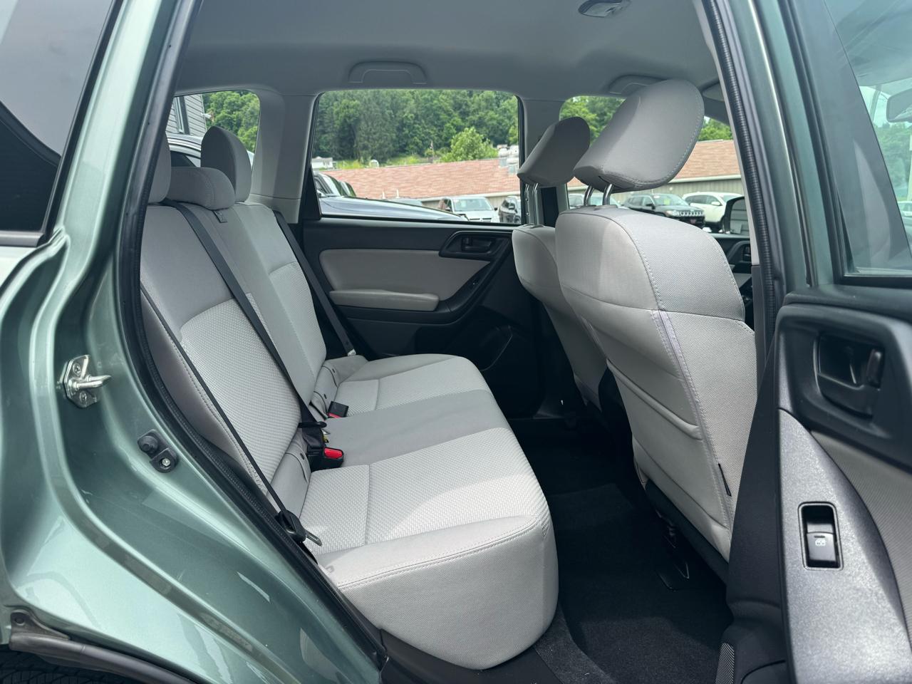 Subaru Forester 4dr CVT 2.5i PZEV 2016