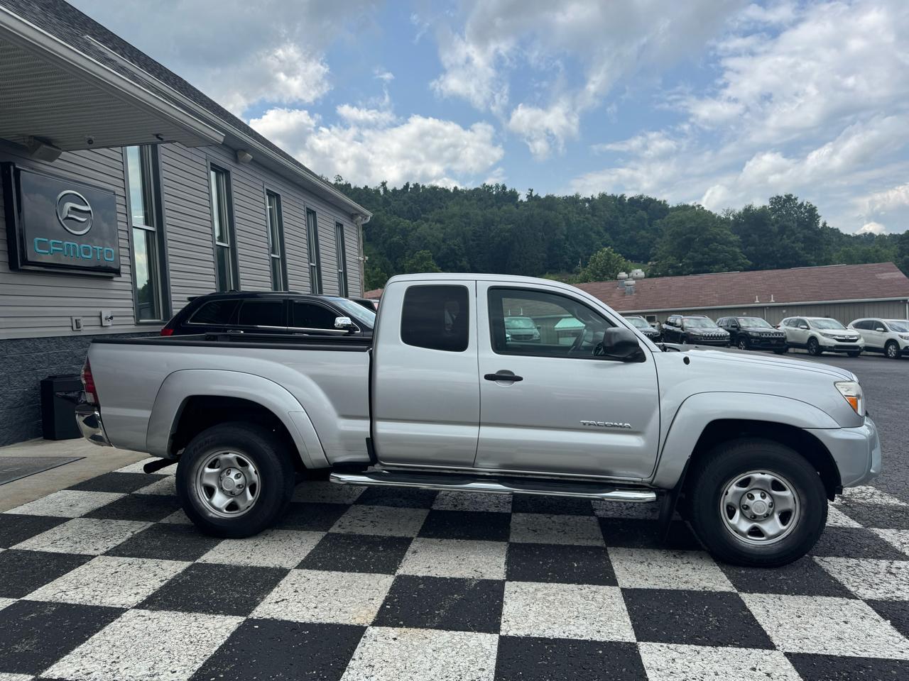 Toyota Tacoma 4WD Access Cab V6 AT SR5 (Natl) 2013
