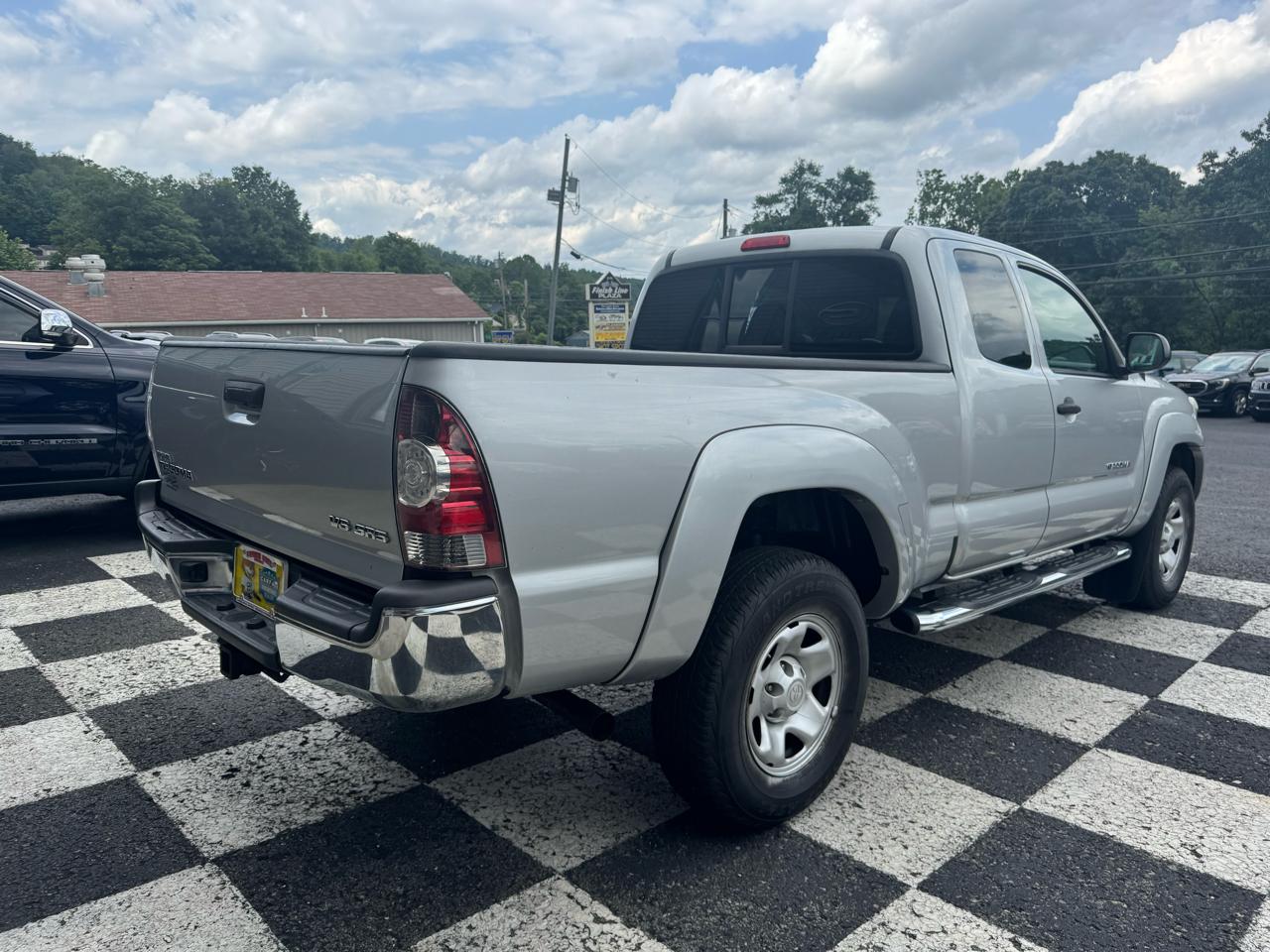 Toyota Tacoma 4WD Access Cab V6 AT SR5 (Natl) 2013