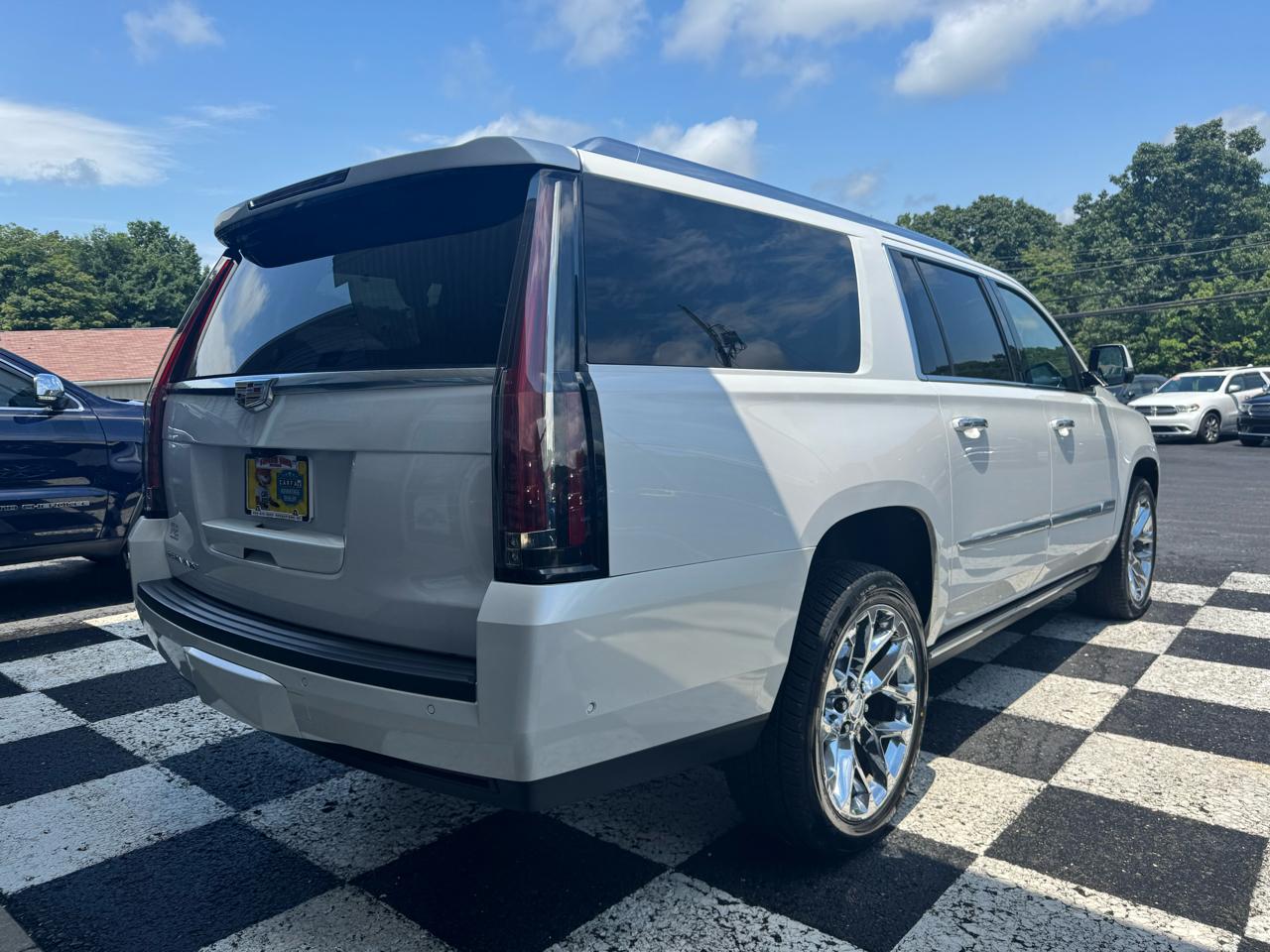 Cadillac Escalade ESV 4WD 4dr Premium Luxury 2018