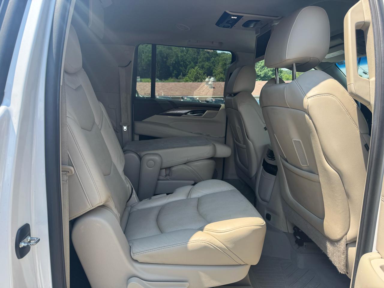 Cadillac Escalade ESV 4WD 4dr Premium Luxury 2018