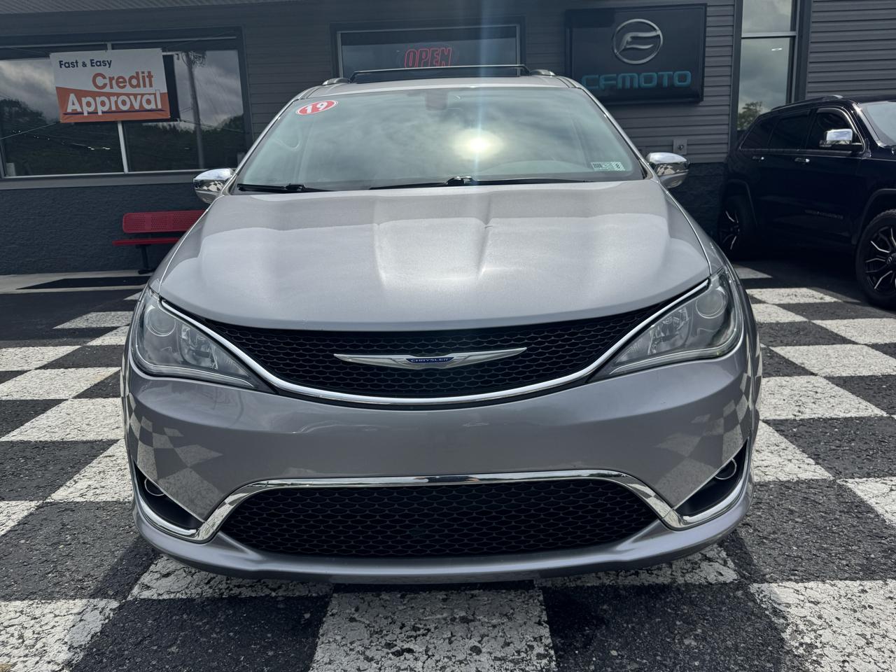 Chrysler Pacifica Limited FWD 2019