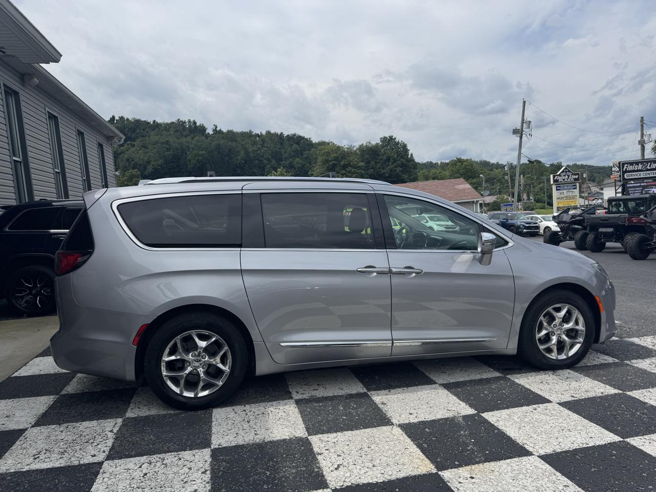 Chrysler Pacifica Limited FWD 2019