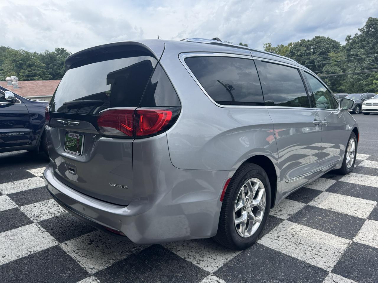Chrysler Pacifica Limited FWD 2019