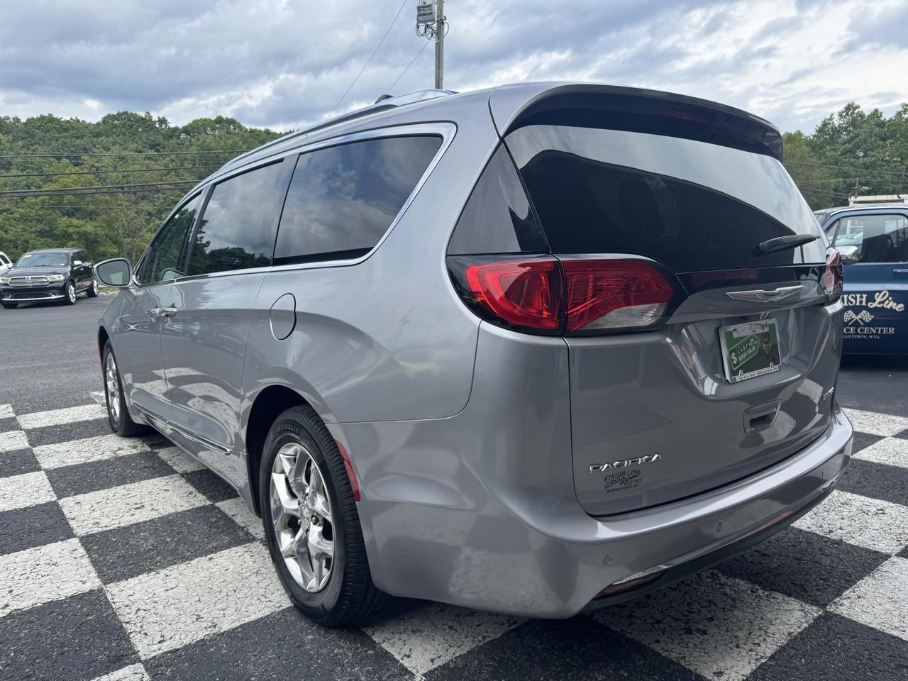 Chrysler Pacifica Limited FWD 2019