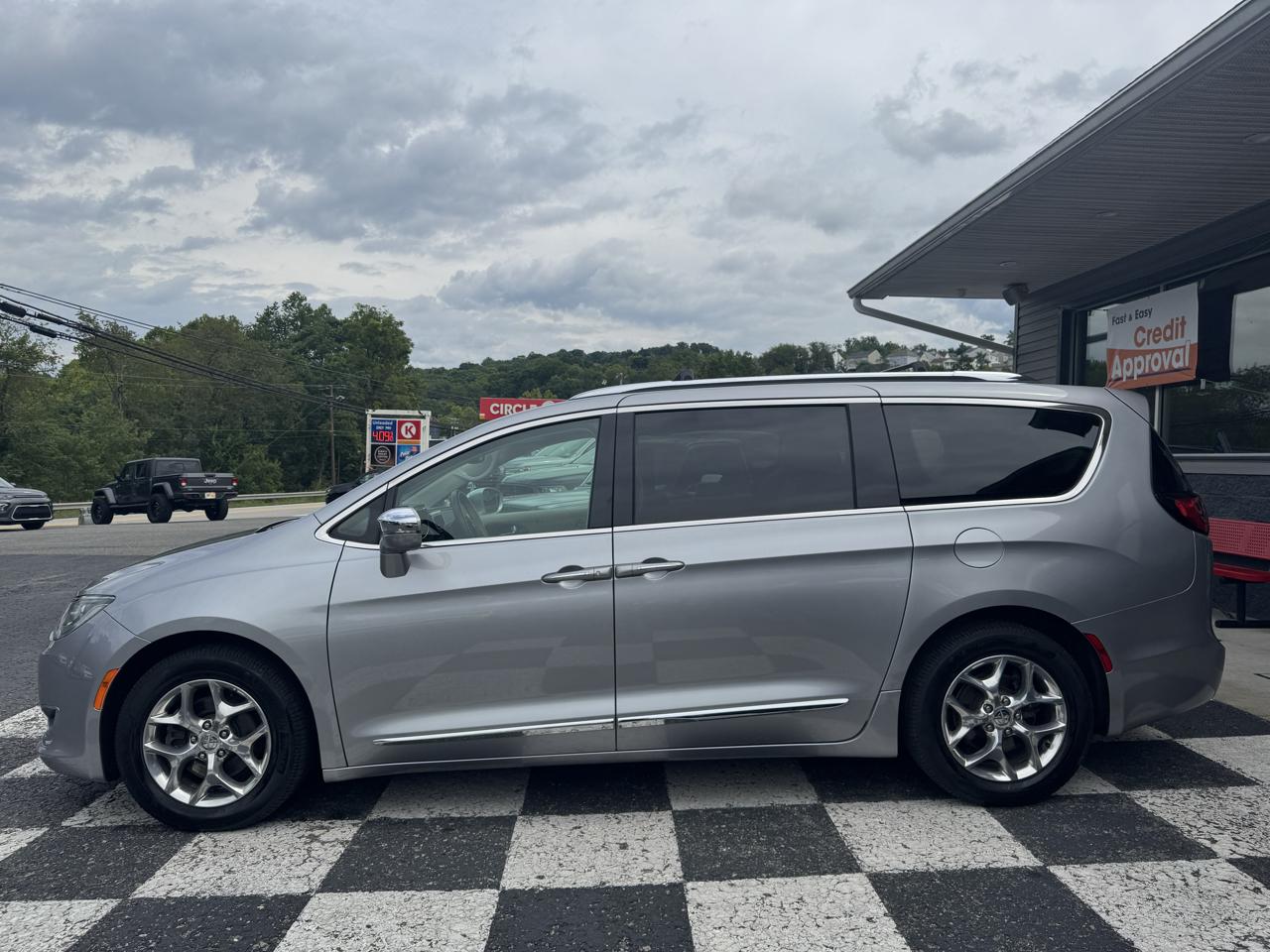 Chrysler Pacifica Limited FWD 2019