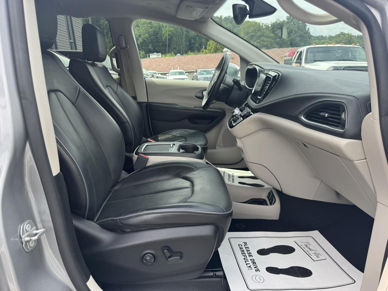 Chrysler Pacifica Limited FWD 2019