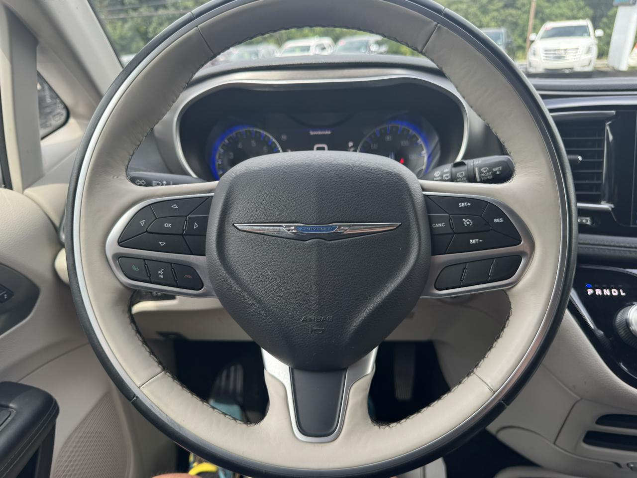Chrysler Pacifica Limited FWD 2019