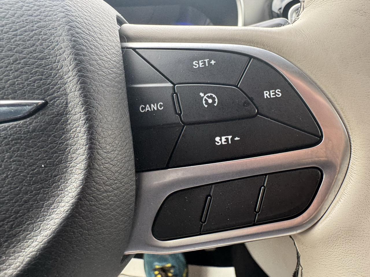 Chrysler Pacifica Limited FWD 2019