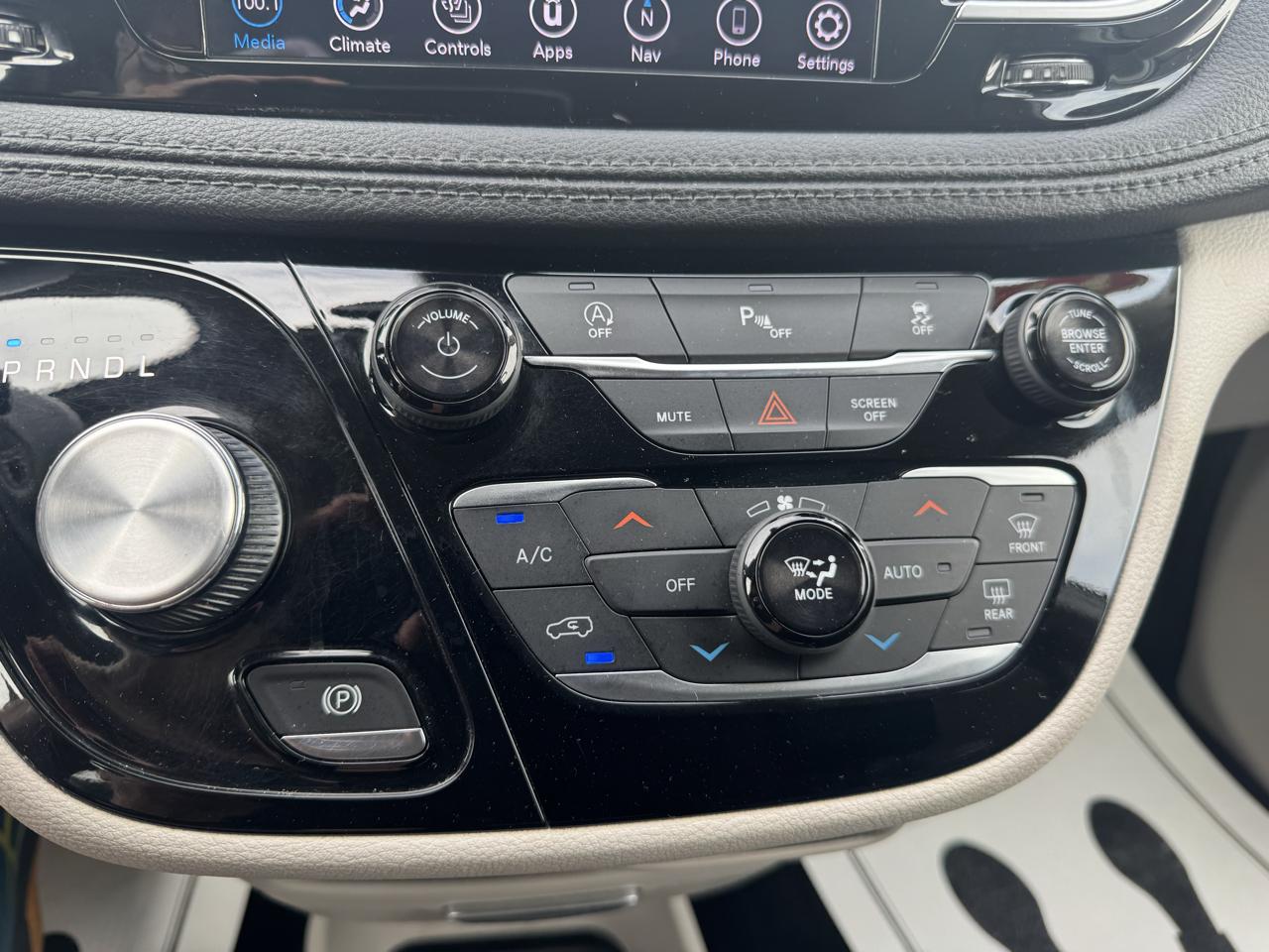 Chrysler Pacifica Limited FWD 2019