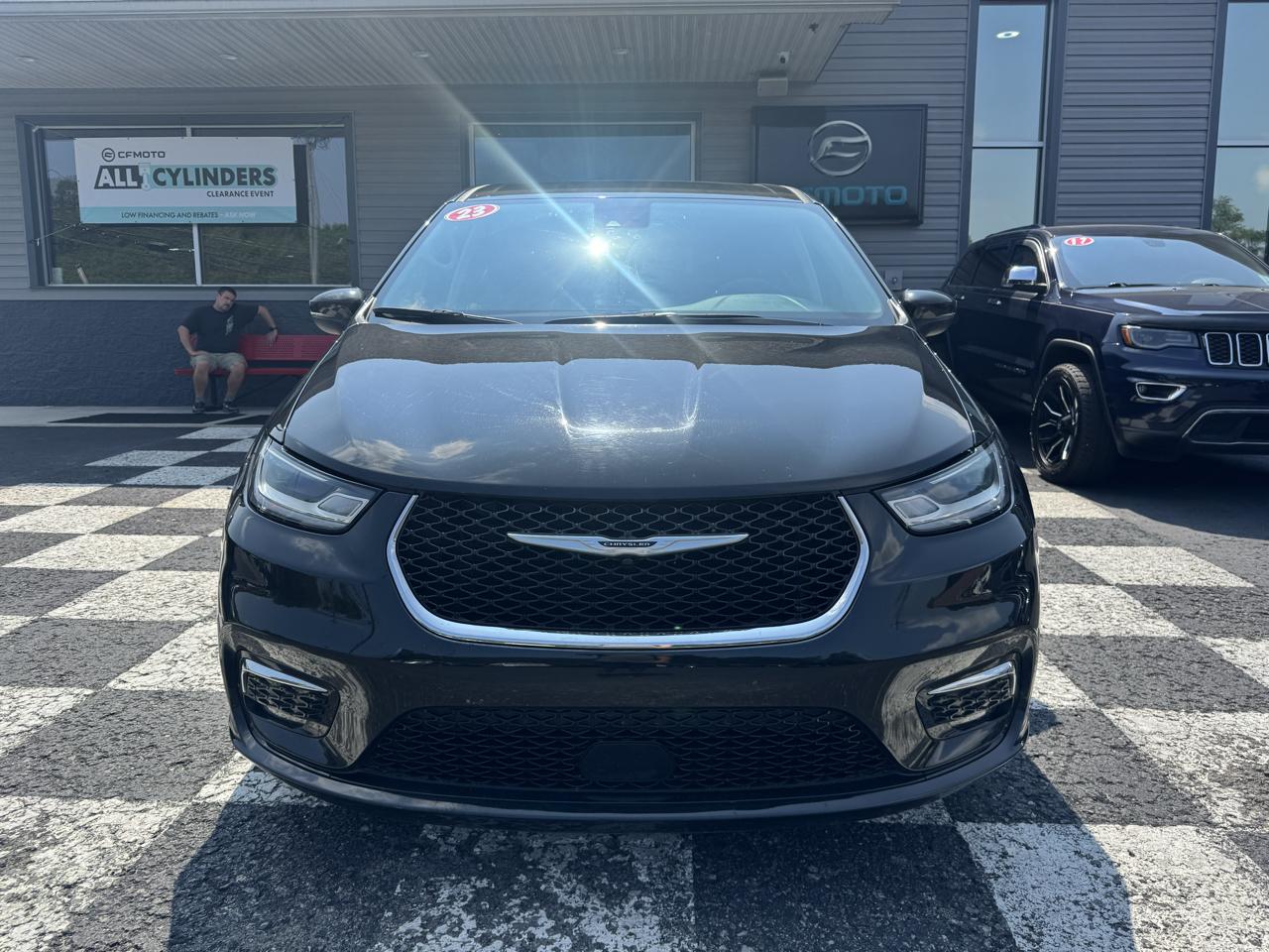 Chrysler Pacifica Hybrid Touring L FWD 2023