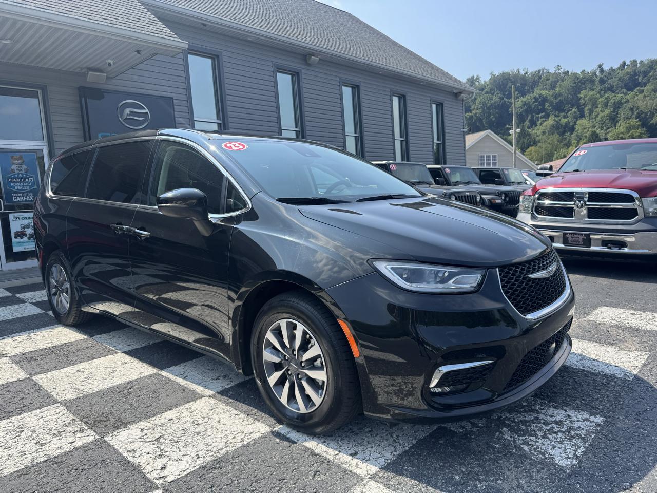 Chrysler Pacifica Hybrid Touring L FWD 2023