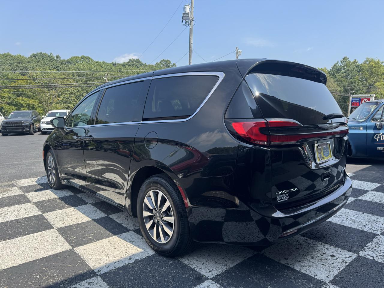 Chrysler Pacifica Hybrid Touring L FWD 2023