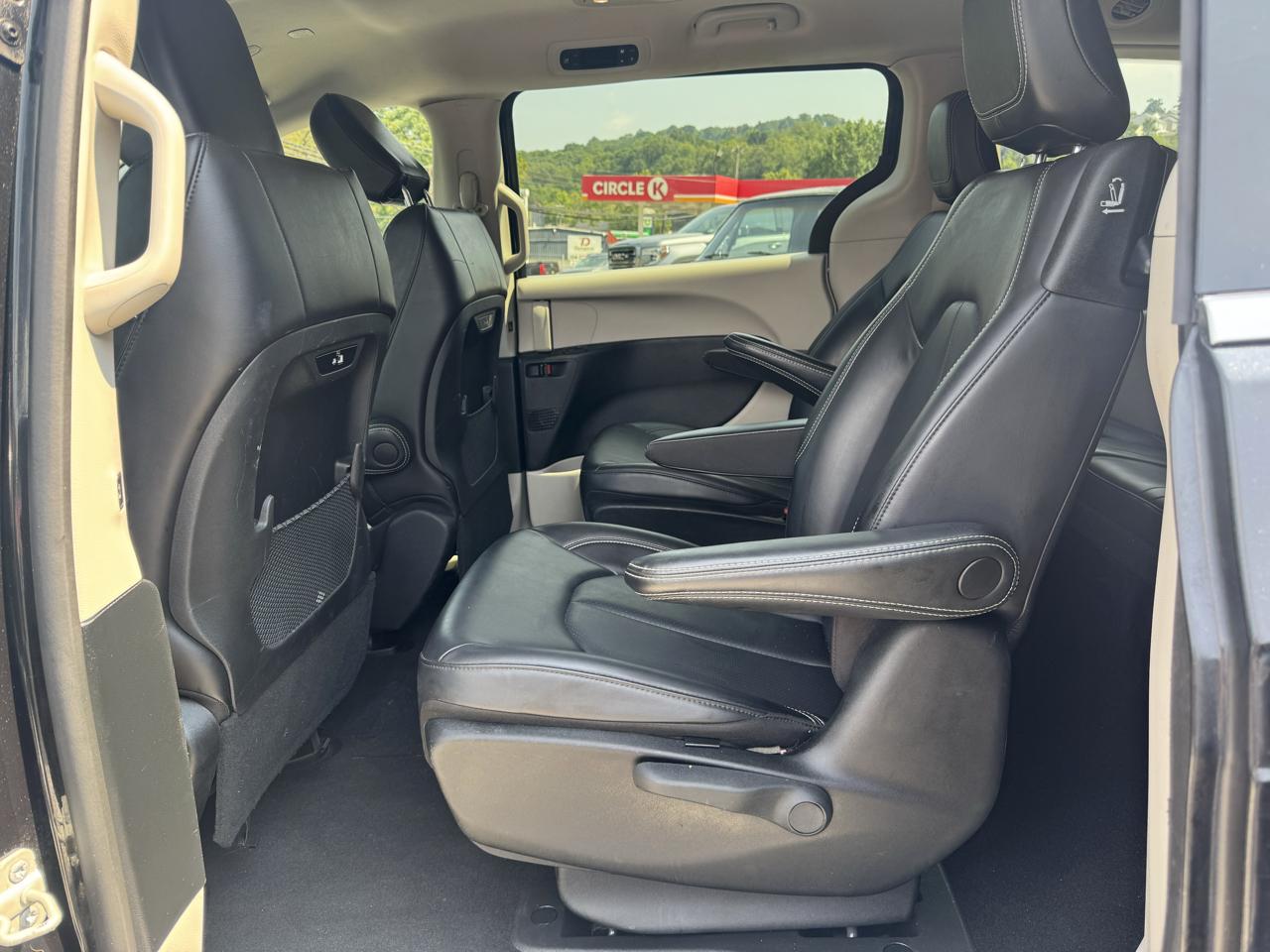 Chrysler Pacifica Hybrid Touring L FWD 2023