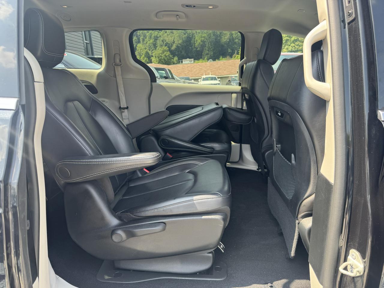 Chrysler Pacifica Hybrid Touring L FWD 2023