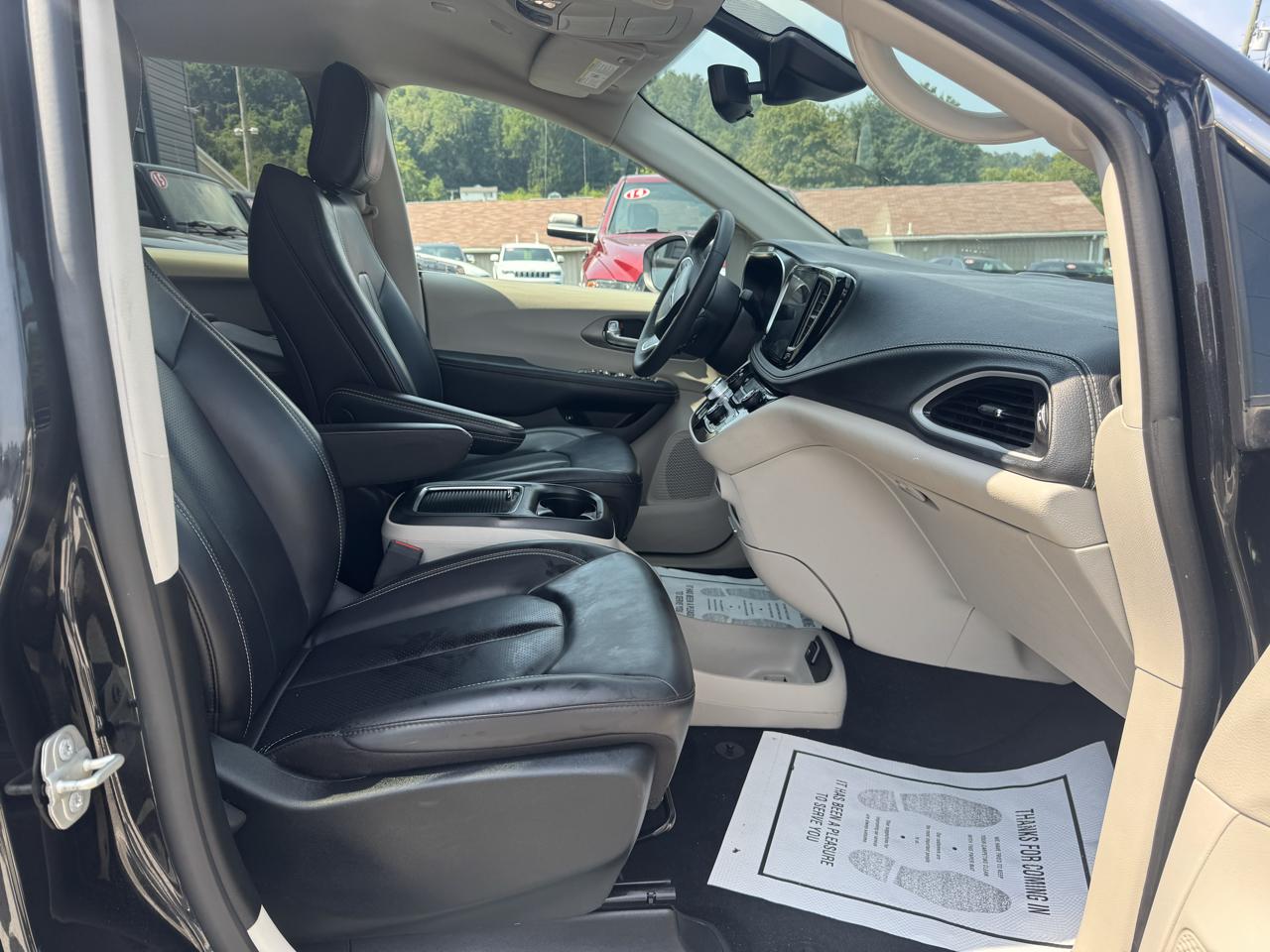Chrysler Pacifica Hybrid Touring L FWD 2023