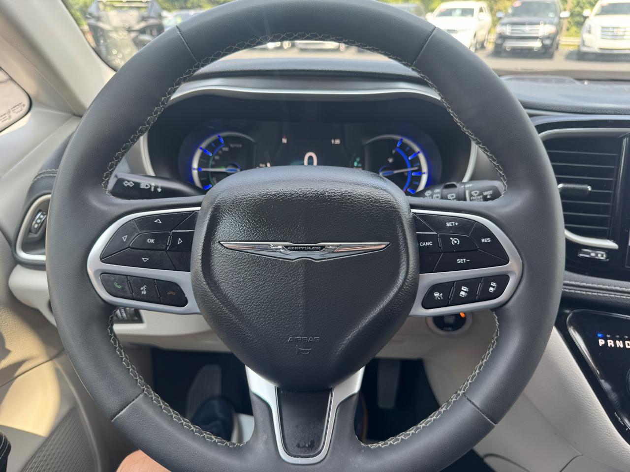 Chrysler Pacifica Hybrid Touring L FWD 2023