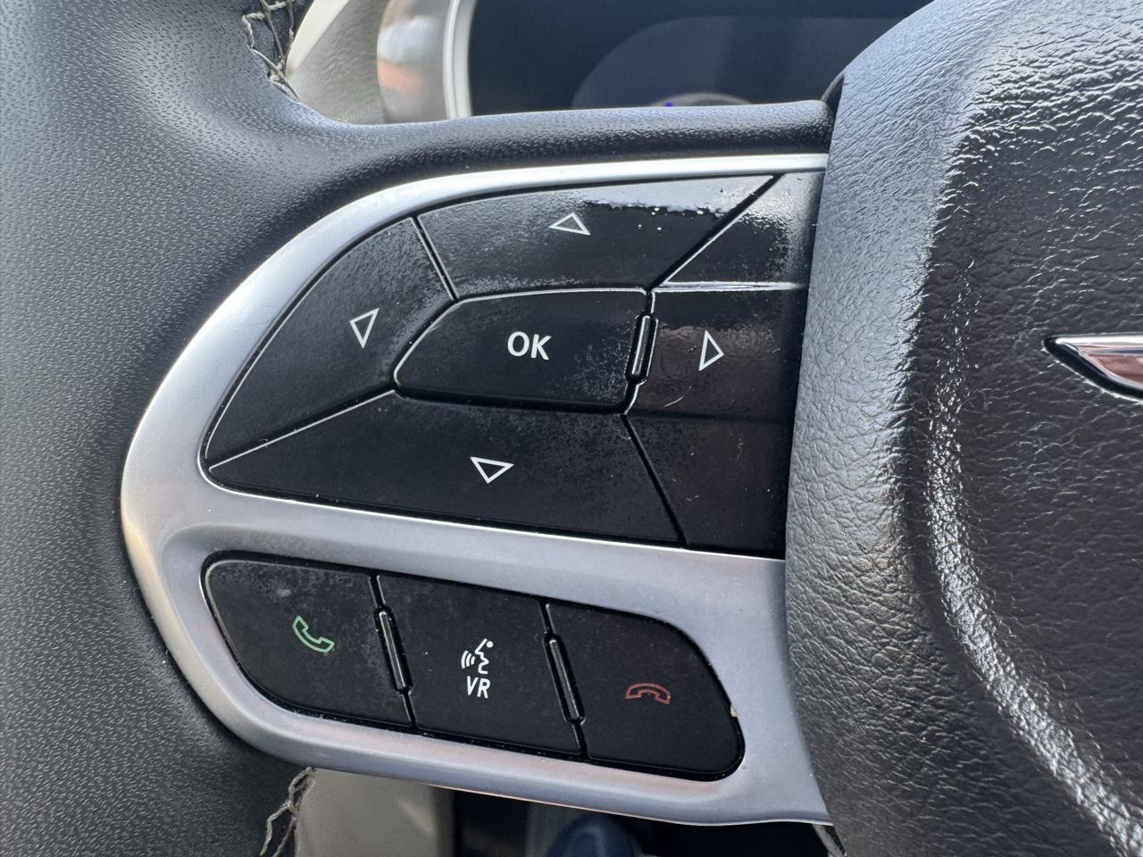 Chrysler Pacifica Hybrid Touring L FWD 2023