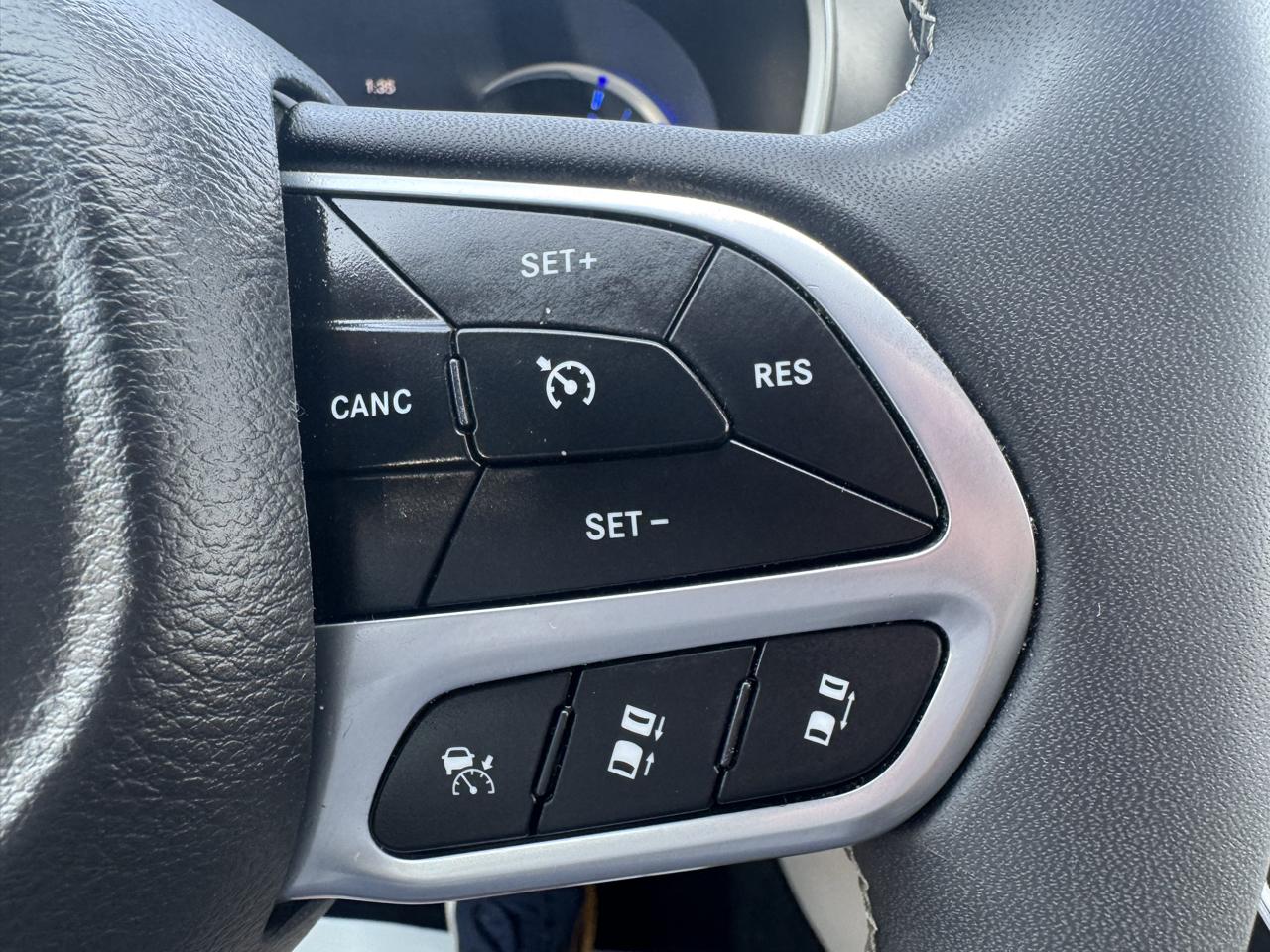 Chrysler Pacifica Hybrid Touring L FWD 2023