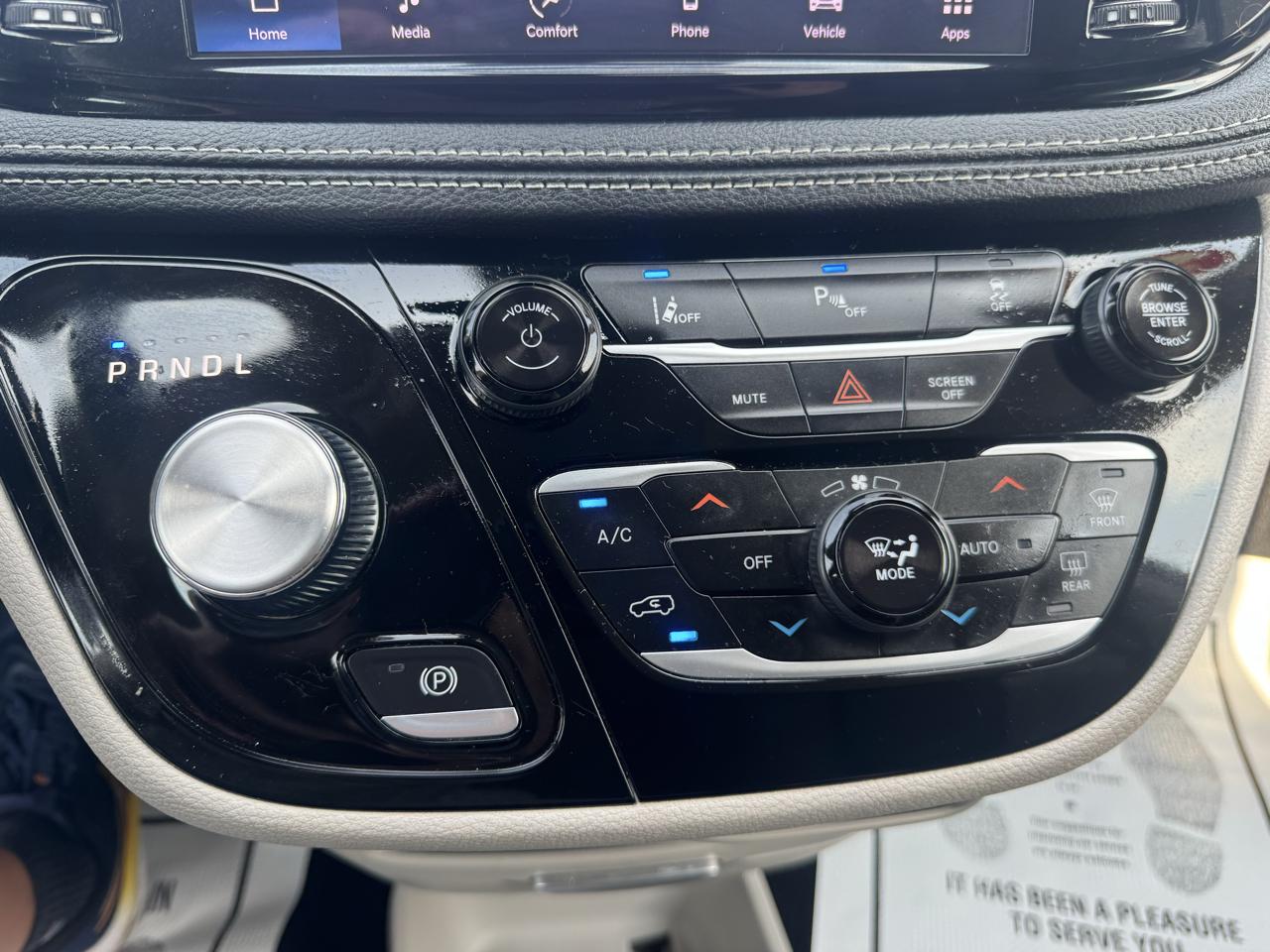 Chrysler Pacifica Hybrid Touring L FWD 2023