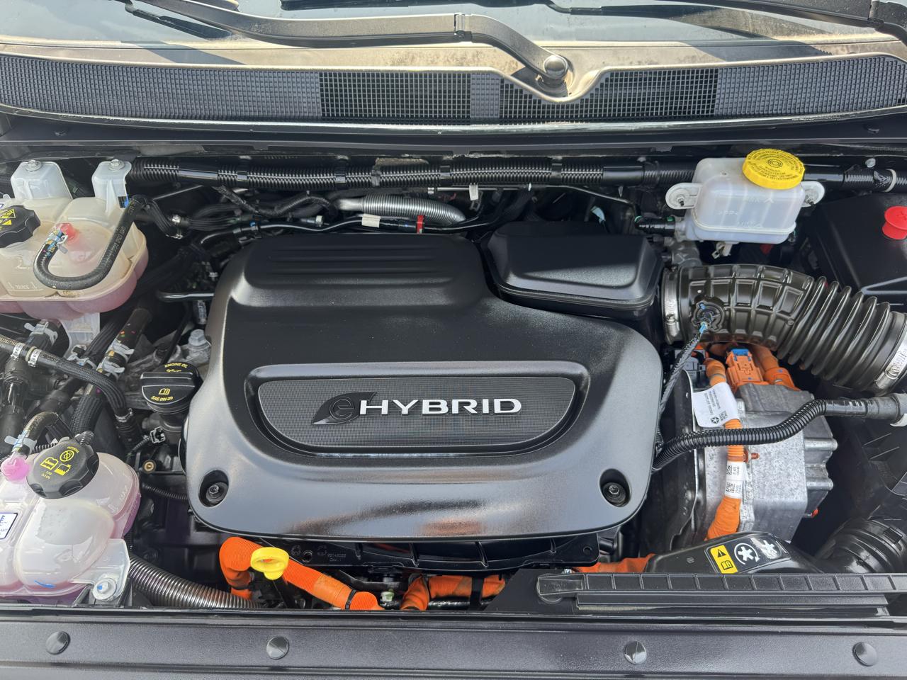 Chrysler Pacifica Hybrid Touring L FWD 2023