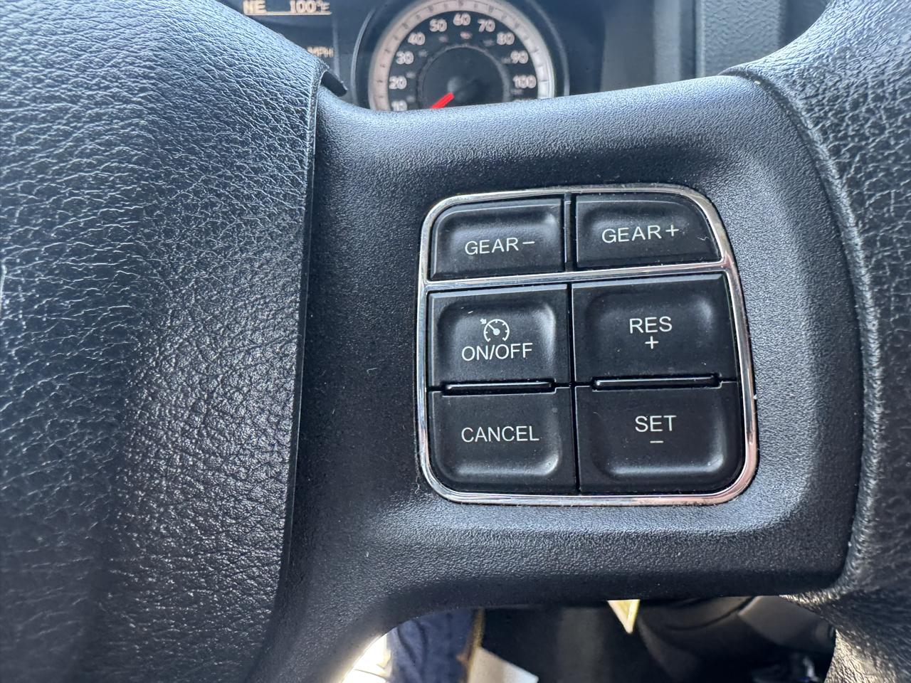 RAM 1500 4WD Crew Cab 140.5" Tradesman 2014