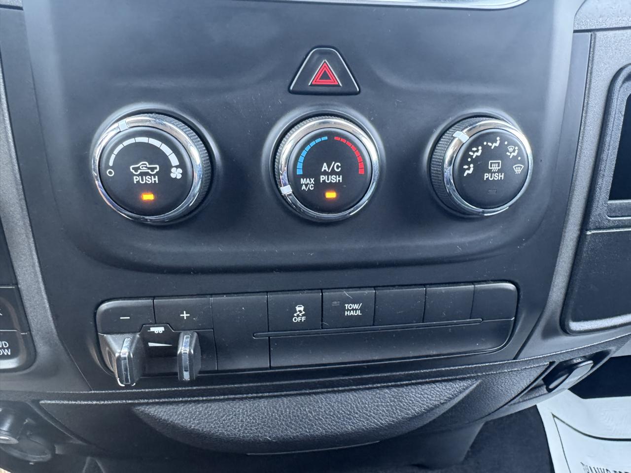 RAM 1500 4WD Crew Cab 140.5" Tradesman 2014