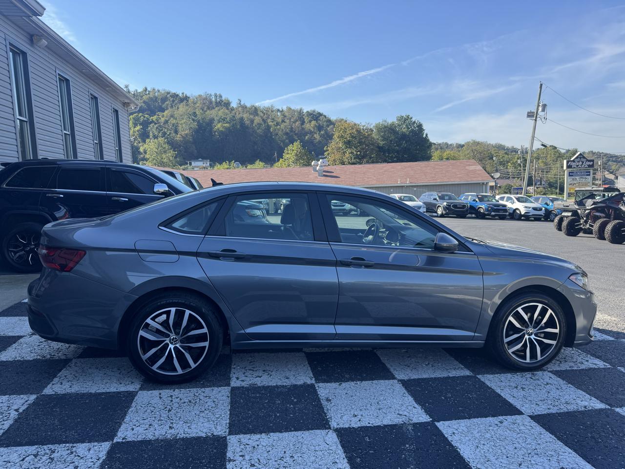 Volkswagen Jetta SE Auto 2025