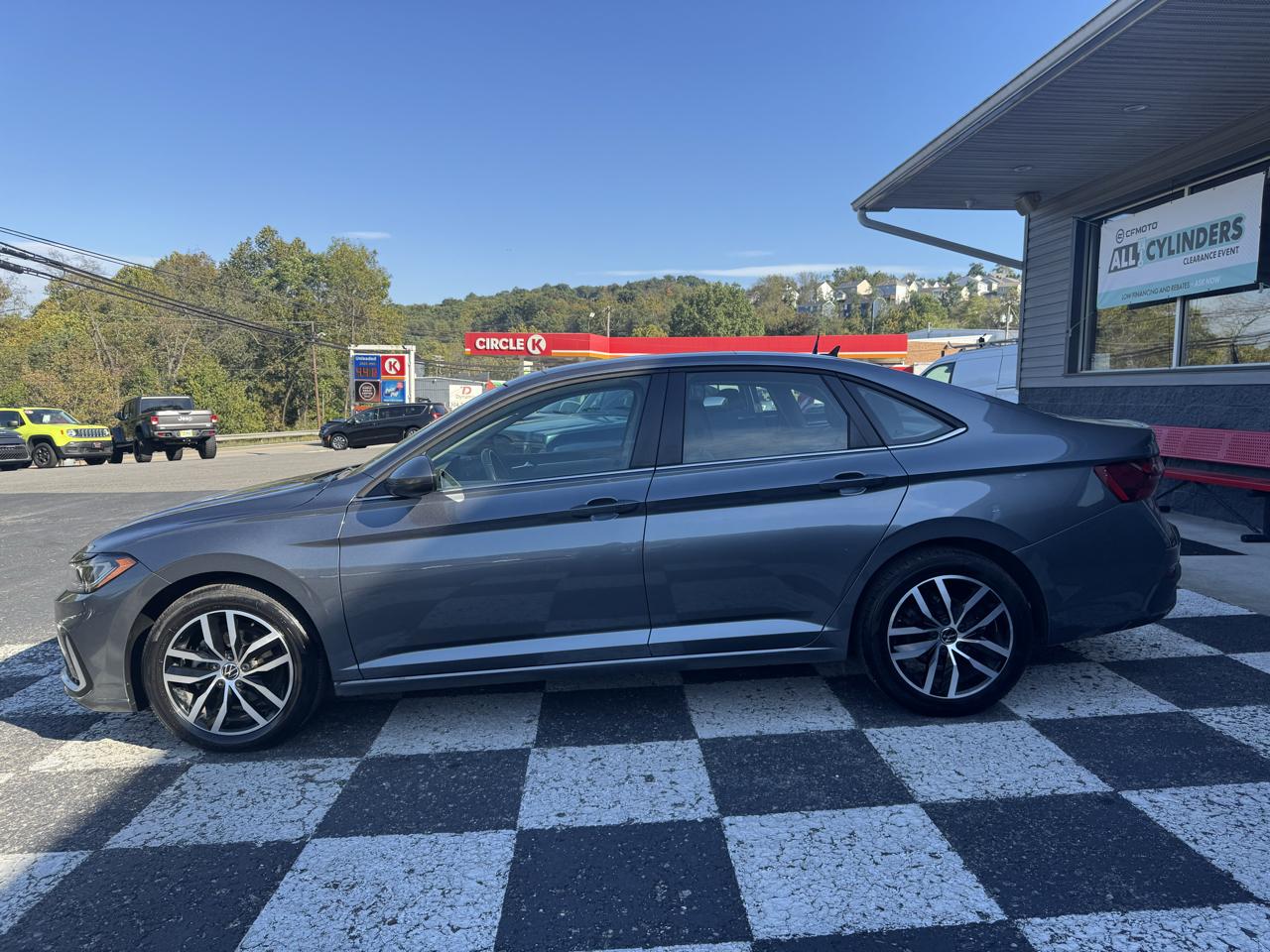 Volkswagen Jetta SE Auto 2025