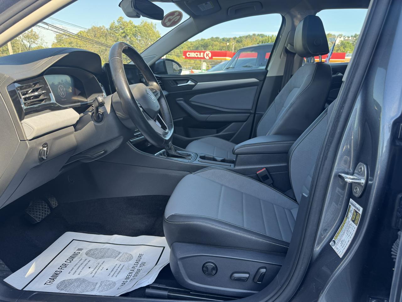 Volkswagen Jetta SE Auto 2025