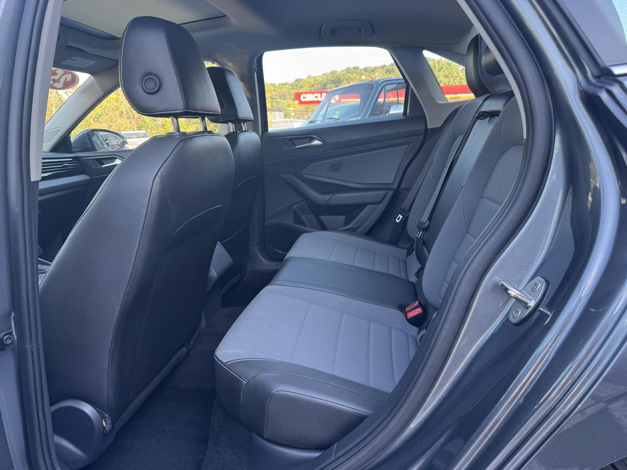 Volkswagen Jetta SE Auto 2025