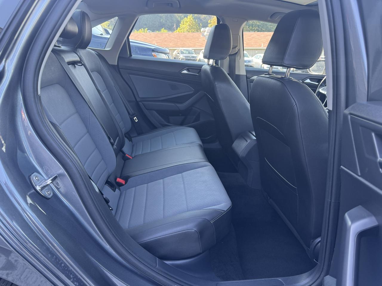 Volkswagen Jetta SE Auto 2025