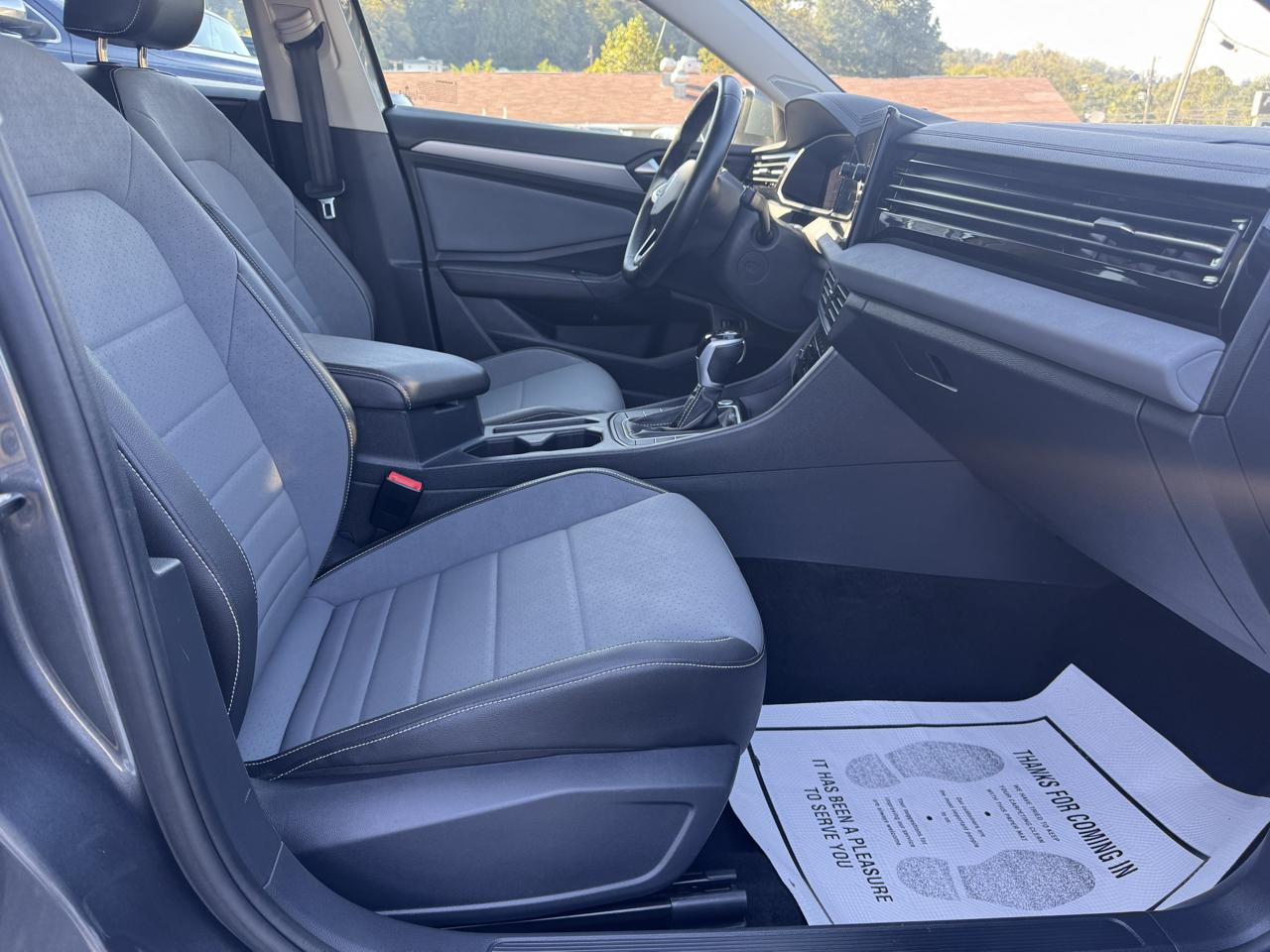 Volkswagen Jetta SE Auto 2025