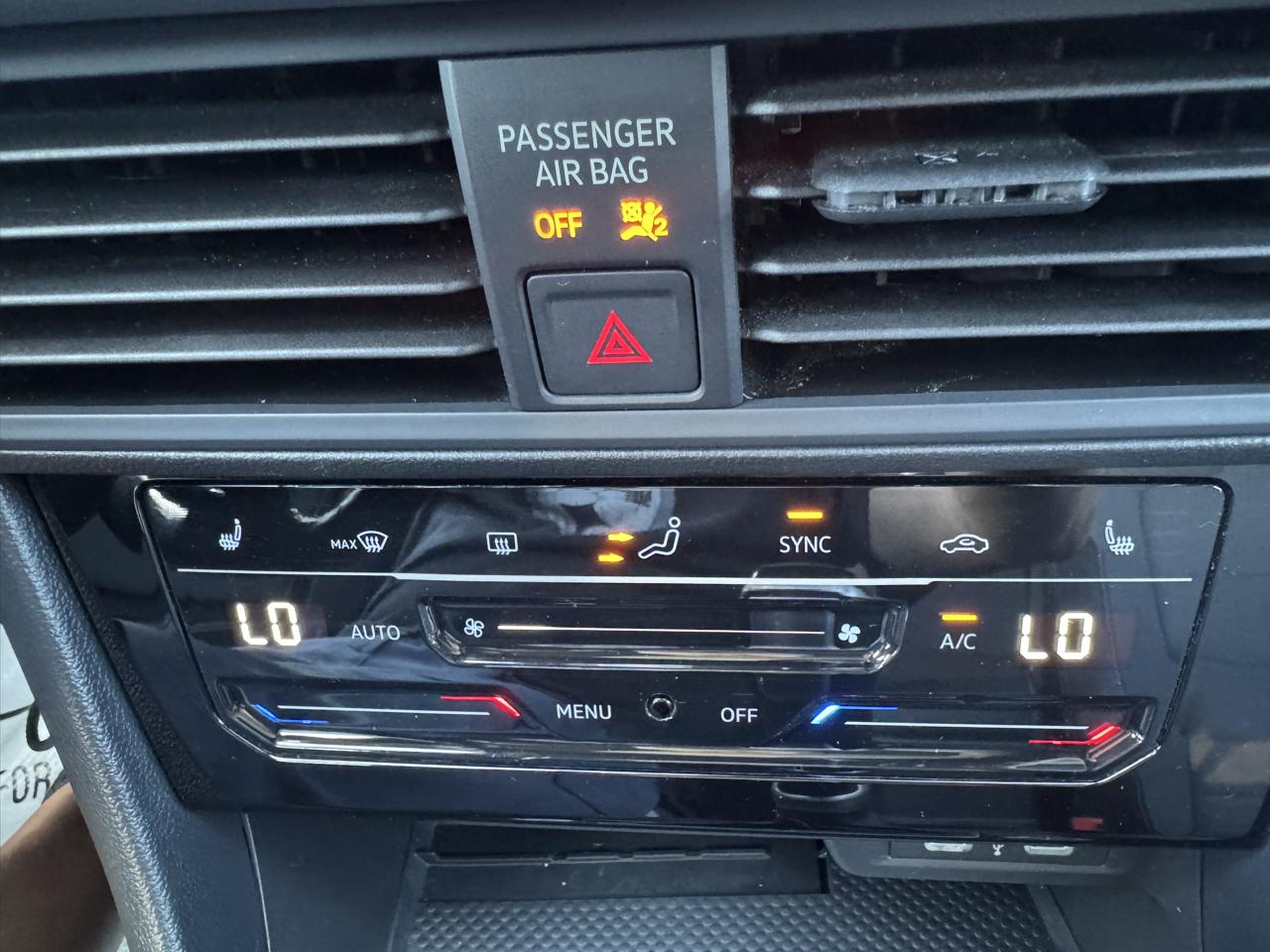 Volkswagen Jetta SE Auto 2025