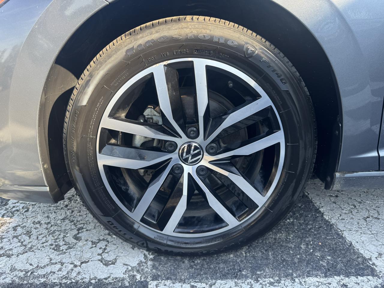Volkswagen Jetta SE Auto 2025