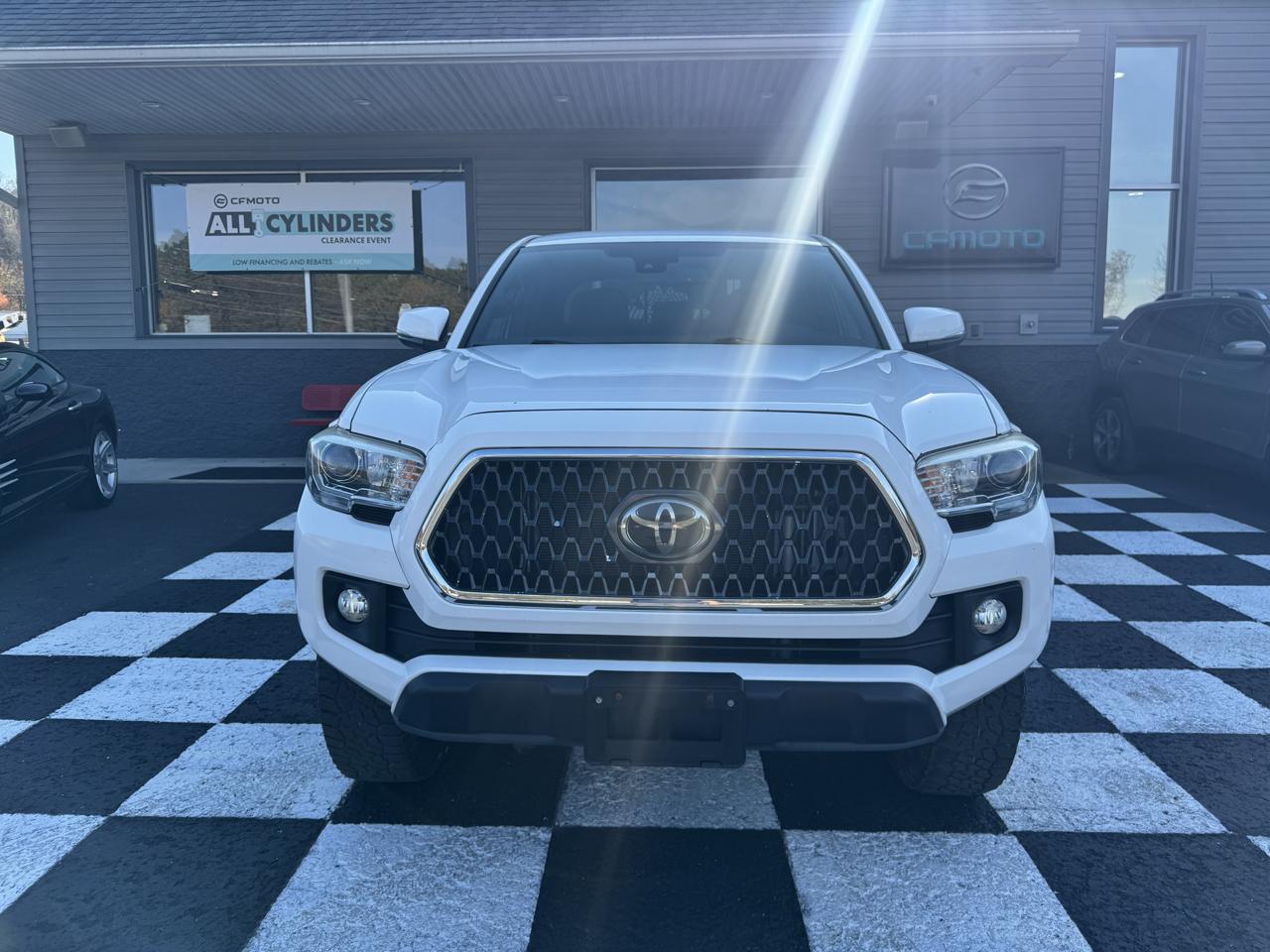 Toyota Tacoma 4WD Double Cab V6 MT TRD Off Road (Natl) 2018