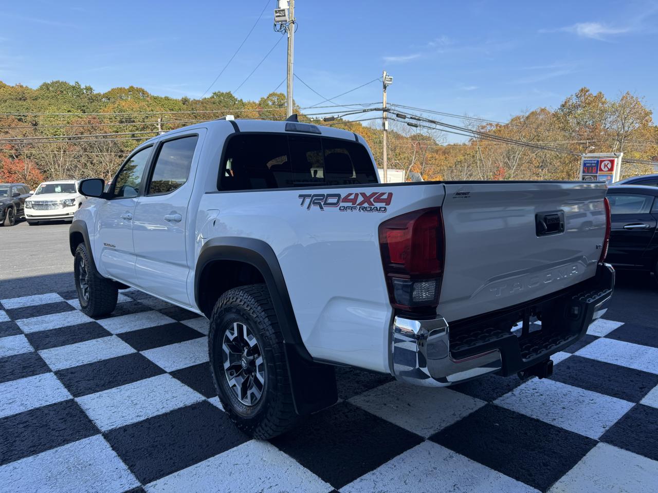 Toyota Tacoma 4WD Double Cab V6 MT TRD Off Road (Natl) 2018