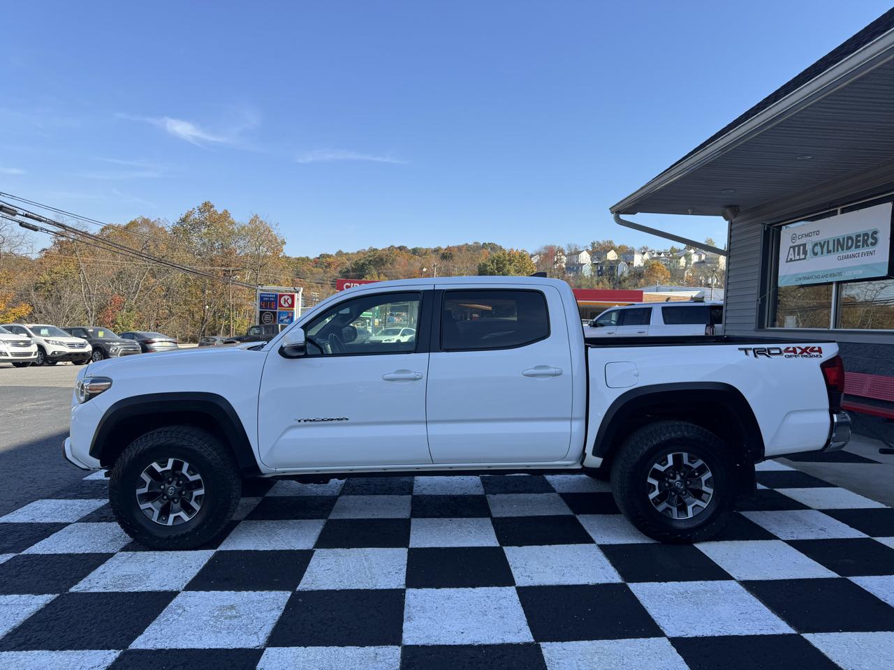 Toyota Tacoma 4WD Double Cab V6 MT TRD Off Road (Natl) 2018