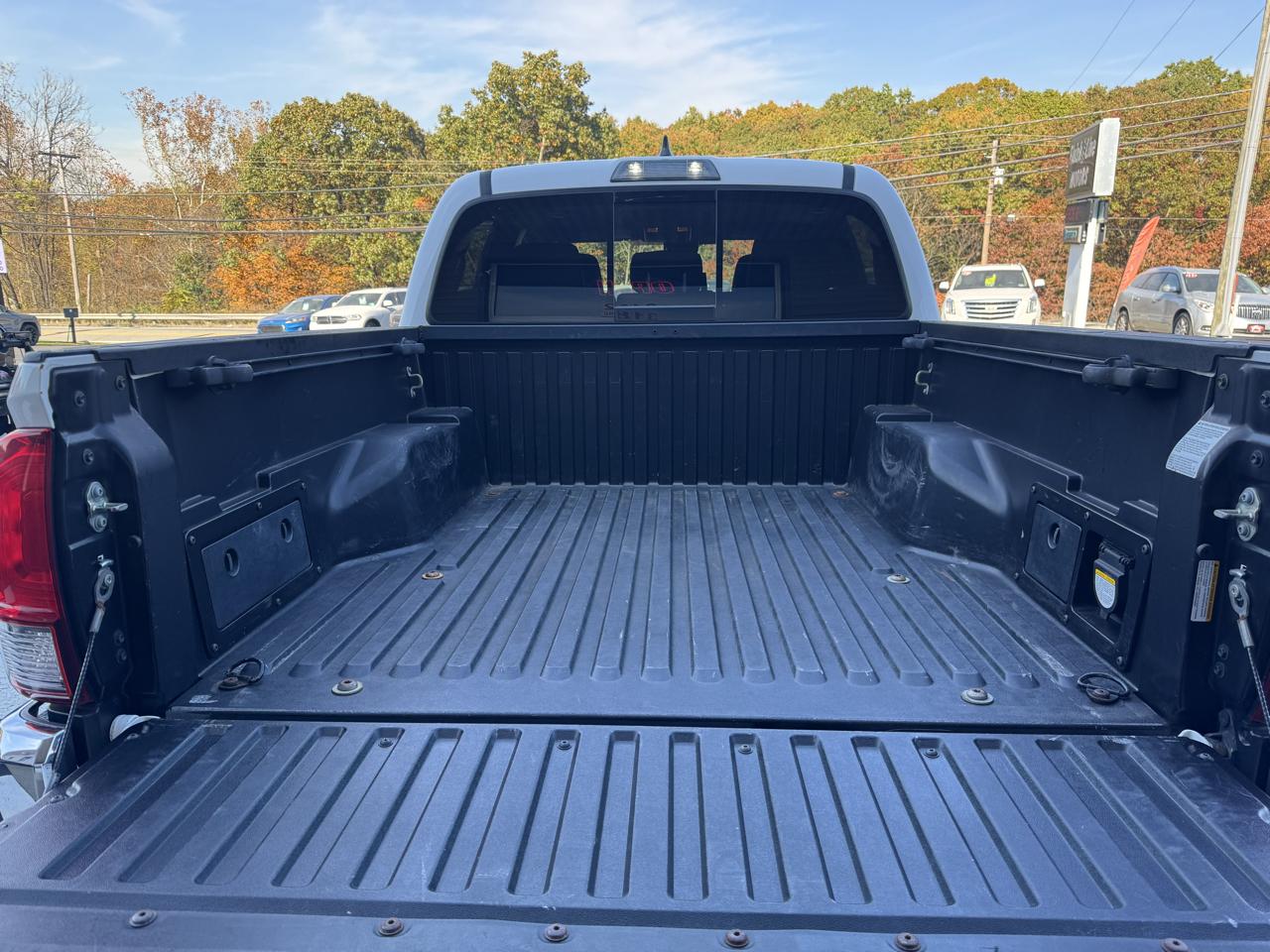 Toyota Tacoma 4WD Double Cab V6 MT TRD Off Road (Natl) 2018