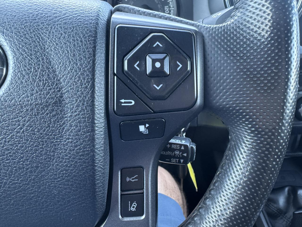 Toyota Tacoma 4WD Double Cab V6 MT TRD Off Road (Natl) 2018