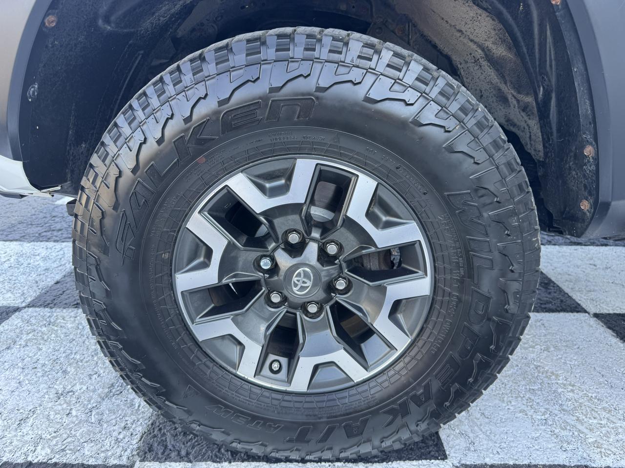 Toyota Tacoma 4WD Double Cab V6 MT TRD Off Road (Natl) 2018