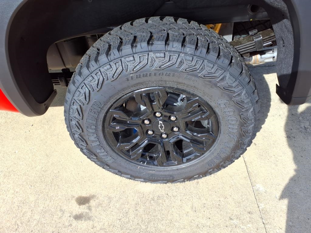 Chevrolet Silverado 1500 4WD Crew Cab 147" ZR2 2025 Chevrolet Silverado 1500 4WD Crew Cab 147" ZR2 2025