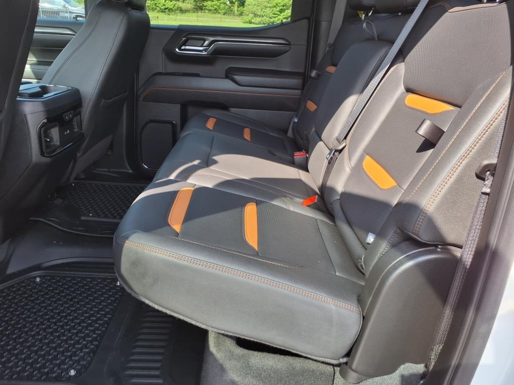 GMC Sierra 1500 4WD Crew Cab 147" AT4 2024 GMC Sierra 1500 4WD Crew Cab 147" AT4 2024