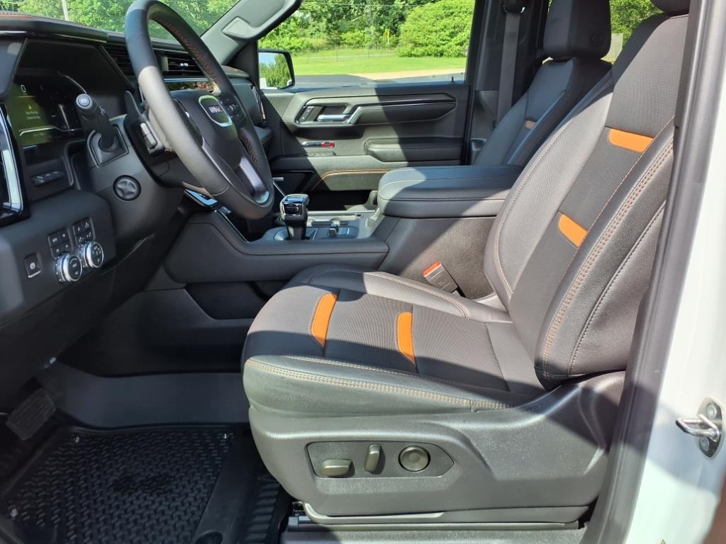 GMC Sierra 1500 4WD Crew Cab 147" AT4 2024 GMC Sierra 1500 4WD Crew Cab 147" AT4 2024