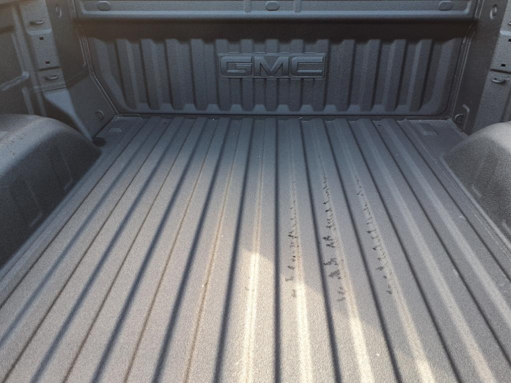 GMC Sierra 1500 4WD Crew Cab 147" SLT 2025 GMC Sierra 1500 4WD Crew Cab 147" SLT 2025